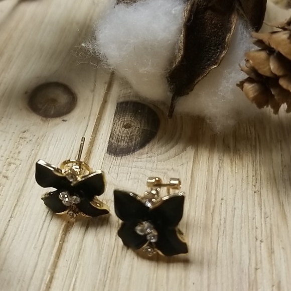 Gorgeous black Flower earrings - Picture 5 of 5